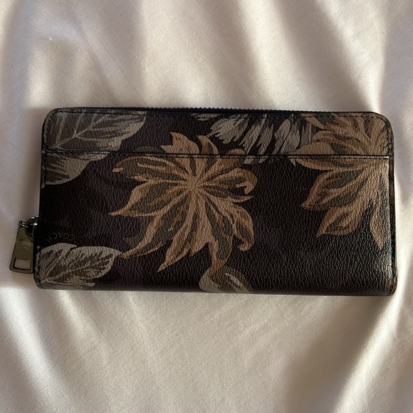 Mens wallet but could be womens too - Picture 2 of 4